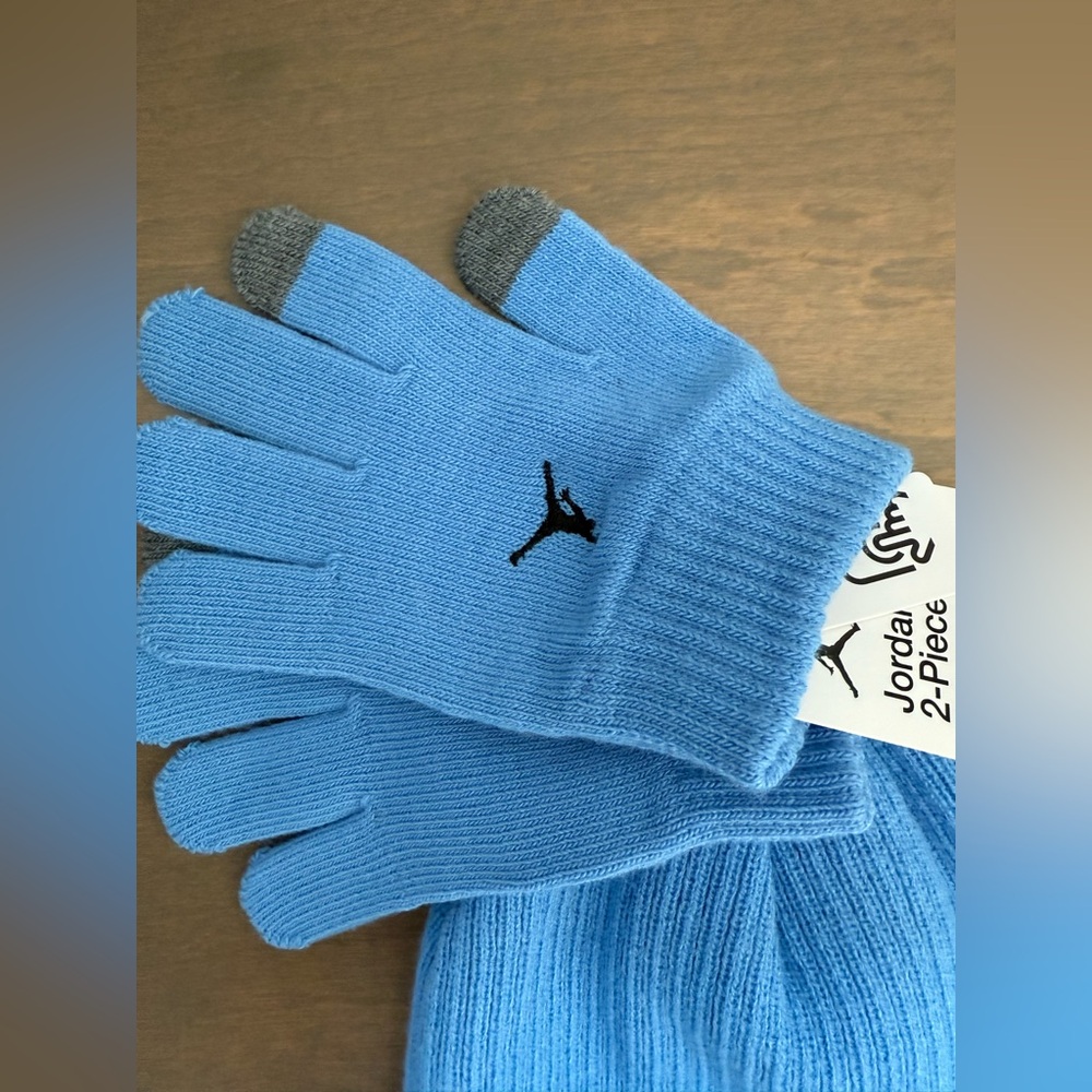 NWT • Jordan Legend Blue 2 piece set Beanie Hat and Gloves - Picture 3 of 6
